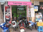 Bóng đá anh, ngoại hạng anh, lịch thi đấu euro 2012, Xăm rết lên mặt thiếu nữ: “Có tiền thì tôi làm" 